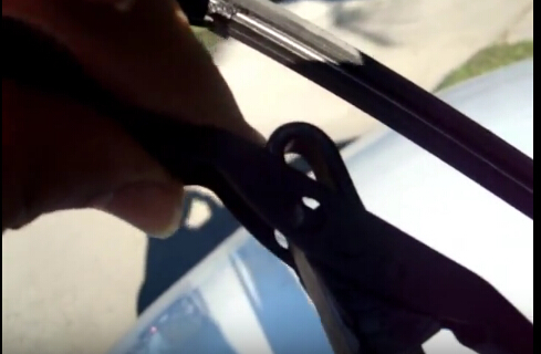 How to replace windshield wiper blades-4