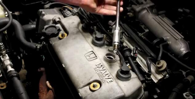 How to replace spark plug-3