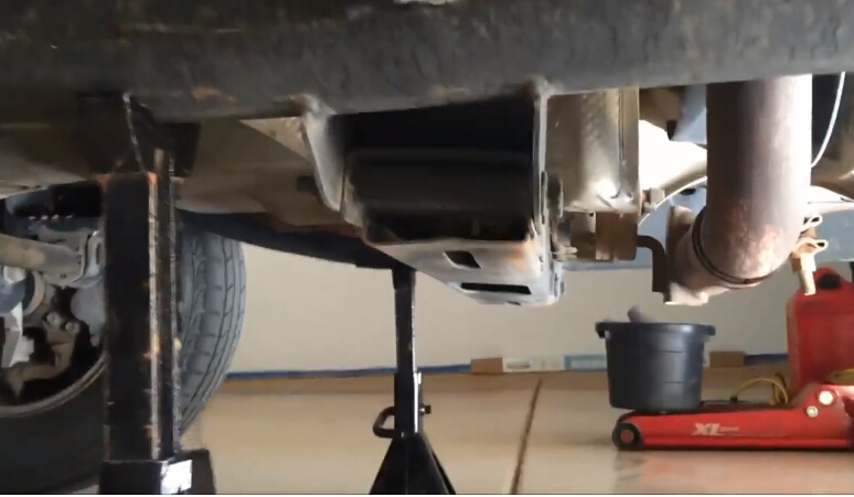 How to Remove Ford F150 Exhaust Y-pipe (2)