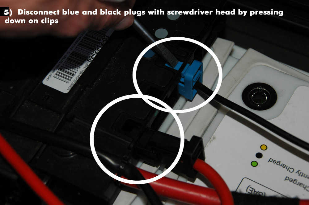 How to Replace New Battery for BMW E90 (5)