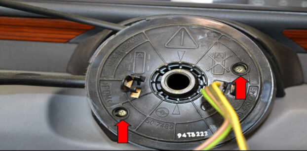 Benz W204 Steering Angle Sensor Removal (10)