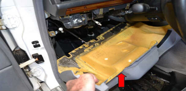 Benz W204 Steering Angle Sensor Removal (14)
