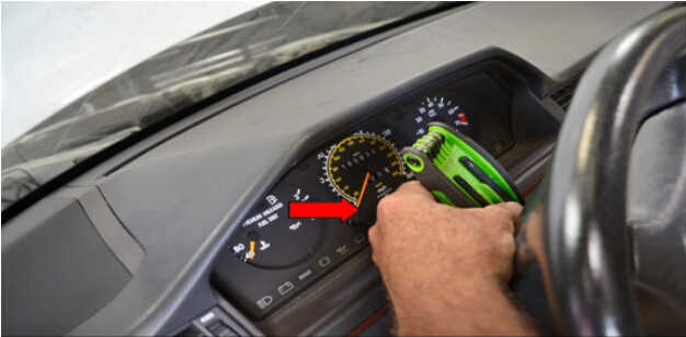 Benz W204 Steering Angle Sensor Removal (3)