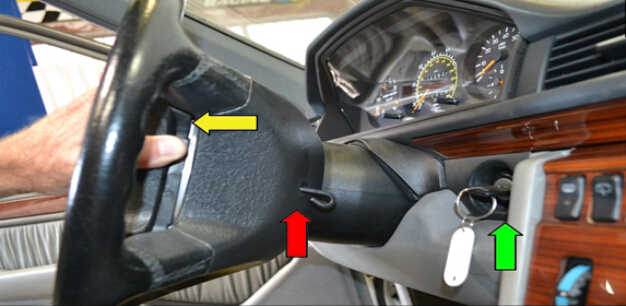 Benz W204 Steering Angle Sensor Removal (4)