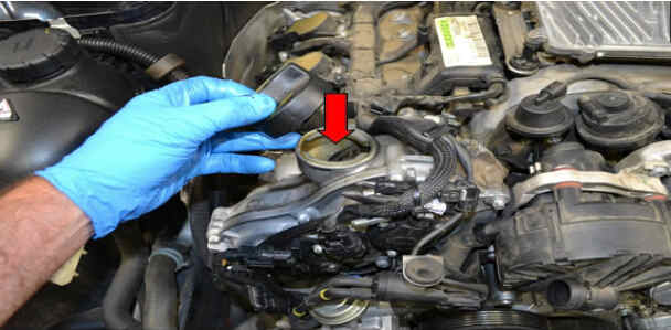How to Replace Benz W204 Engine Oil Filter (13)