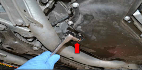 How to Replace Benz W204 Engine Oil Filter (4)