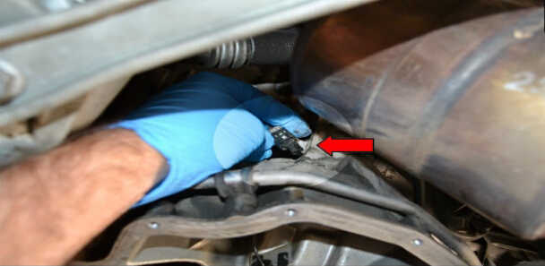 How to Replace Oil Level Sensor for Mercedes Benz (10)
