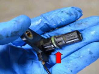 How to Replace Oil Level Sensor for Mercedes Benz (13)