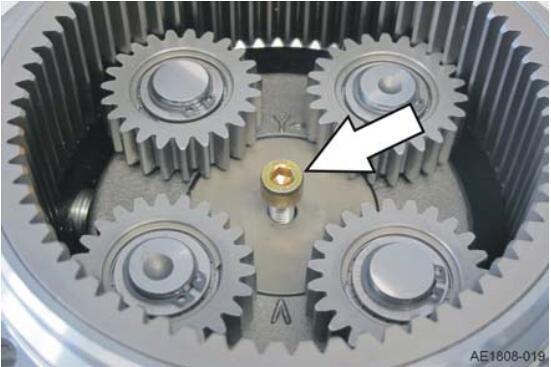 How-to-Change-the-Shaft-Seal-on-the-Drive-Wheel-Unit-for-Still-RX20-Truck-13