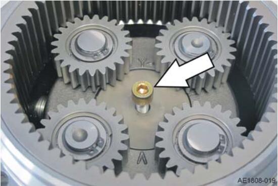 How-to-Change-the-Shaft-Seal-on-the-Drive-Wheel-Unit-for-Still-RX20-Truck-2