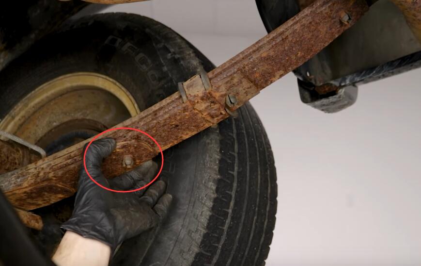 How-to-Inspect-Leaf-Spring-Suspensions-for-Dodge-Pickup-Truck-9