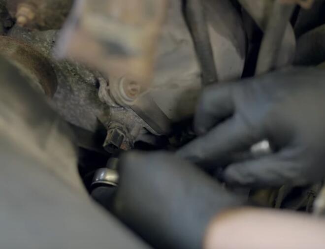 How-to-Replace-Camshaft-Position-Sensor-on-Ford-F-150-2004-8