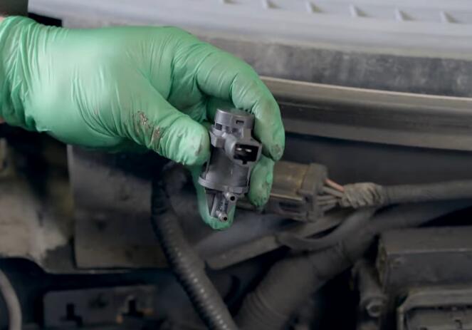 How-to-Replace-the-4x4-Disengage-Solenoid-in-5.4L-Ford-F-150-12