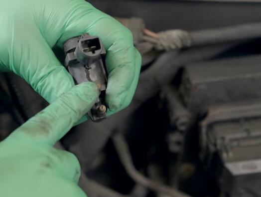 How-to-Replace-the-4x4-Disengage-Solenoid-in-5.4L-Ford-F-150-9