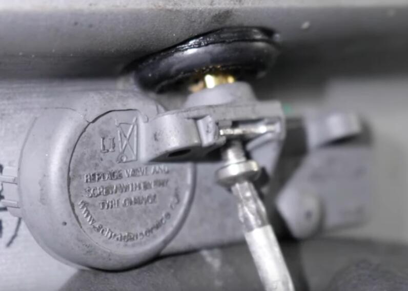 How-to-Fix-Leaking-Air-Problem-in-The-Valve-Stem-for-GM-14