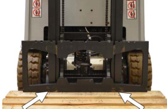 How-to-Remove-Install-Fork-Carriage-for-Still-RX20-Forklift-3