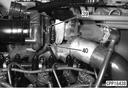 Komatsu-Excavator-PC130-8-Cylinder-Head-Removal-Installation-Guide-15