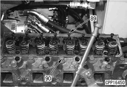 Komatsu-Excavator-PC130-8-Cylinder-Head-Removal-Installation-Guide-28