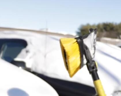 How-Not-to-Clear-Snow-Off-Your-Vehicle-8