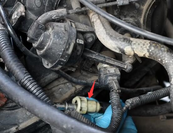 How-to-Quick-Clean-Fuel-Injectors-Directly-without-Disassembling-3
