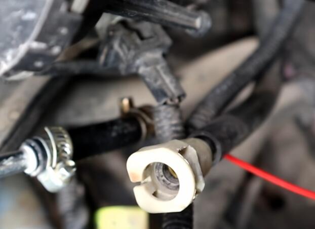 How-to-Quick-Clean-Fuel-Injectors-Directly-without-Disassembling-6