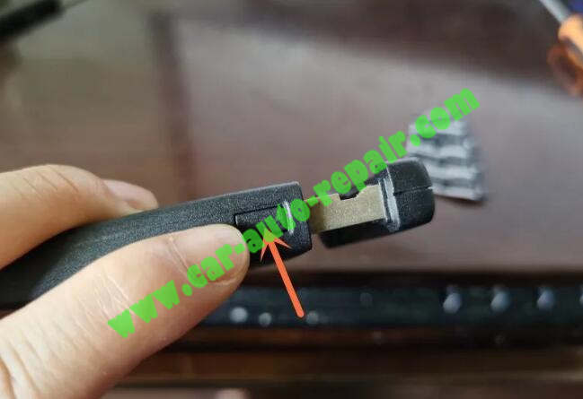 How-to-UpgradeRetrofit-BMW-Black-Blade-Key-to-Silver-Key-2