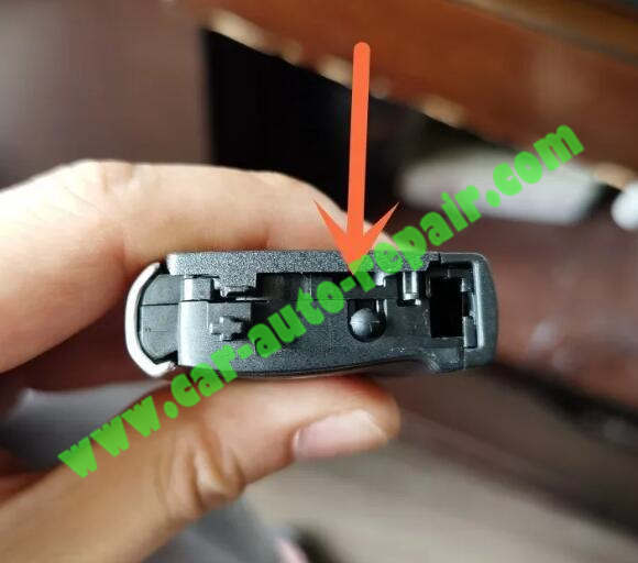 How-to-UpgradeRetrofit-BMW-Black-Blade-Key-to-Silver-Key-3