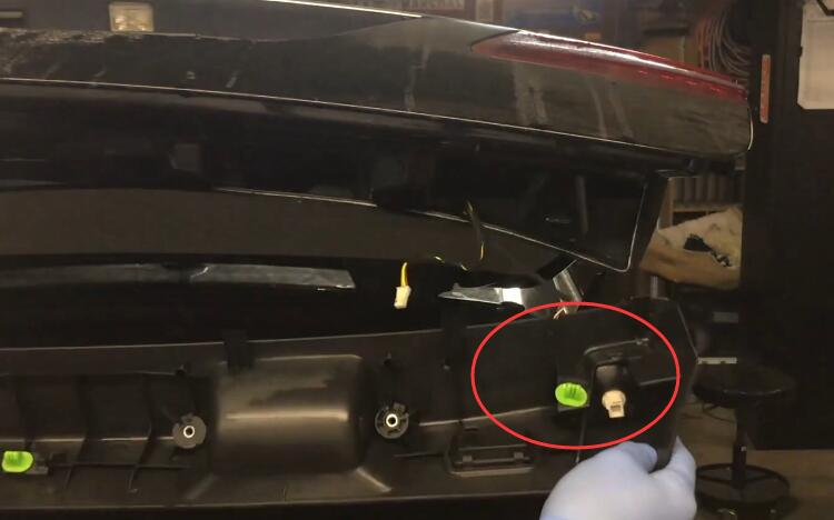 How-to-Remove-Trunk-Tail-LightLid-Liner-Panel-for-Mercedes-Benz-W212-E-Class-4