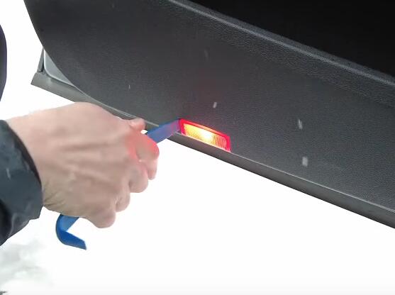 Cool-Door-Logo-Projector-Led-Installation-guide-on-Mercedes-Benz-E-Class-W212-2