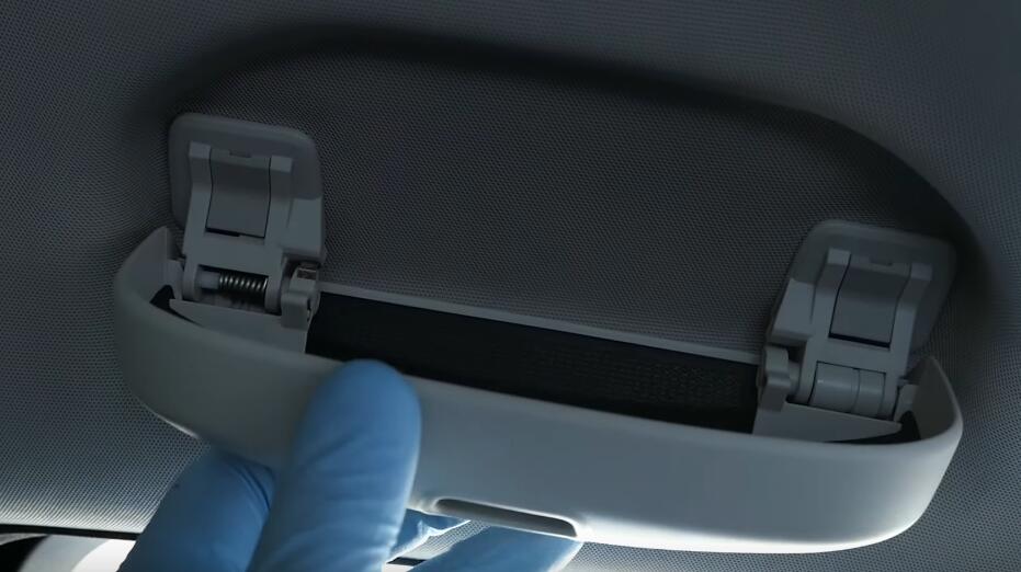 How-to-Install-a-Sunglass-Holder-on-Mercedes-Benz-E-Class-W212-7