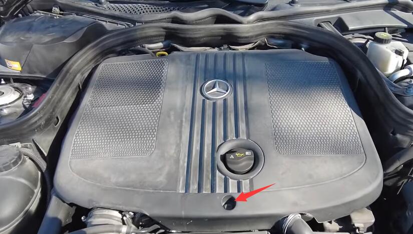 How-to-Replace-Engine-Filter-for-Mercedes-Benz-E-class-W212-2