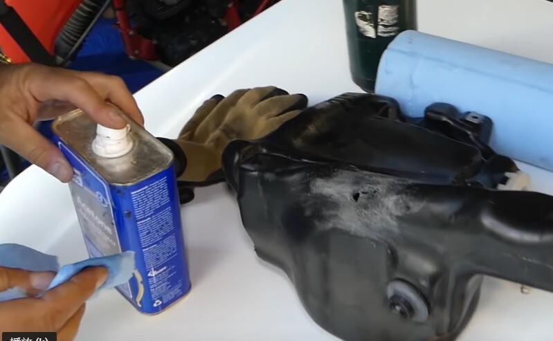 How-to-Fix-Cracked-Windshield-Washer-Reservoir-Tank-on-Mercedes-Benz-3