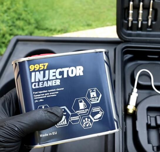 How-to-Quick-Clean-Fuel-Injections-with-AUTOOL-Injector-Clean-Kit-for-Any-Car-9
