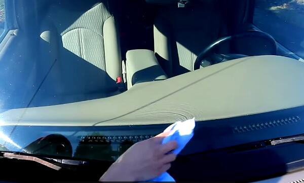 How-to-Repair-Chipped-or-Cracked-Windshield-for-Any-Car-at-Home-3