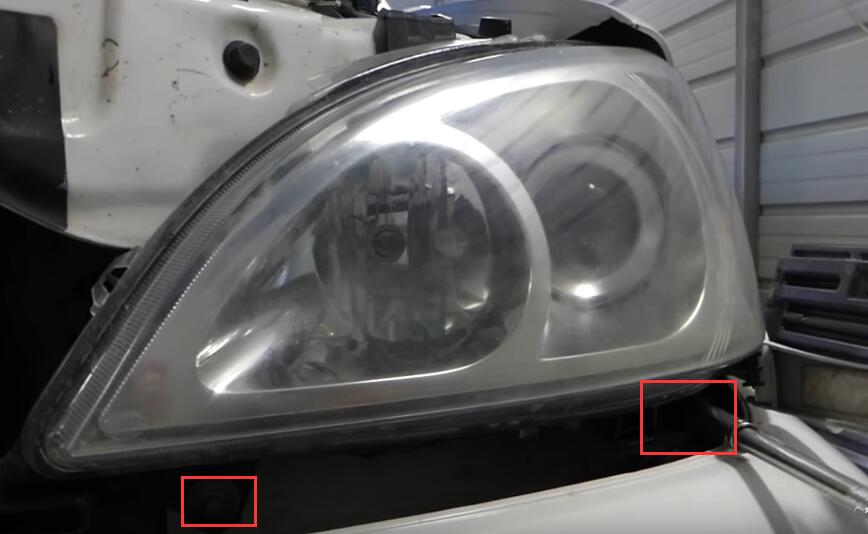 How-to-Replace-LED-Headlight-Bulbs-for-Mercedes-ML320-2003-3