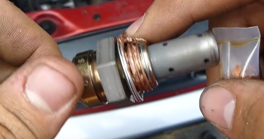 How-to-Check-and-Replace-an-Oxygen-Sensor-on-2003-Toyota-Rav4-6