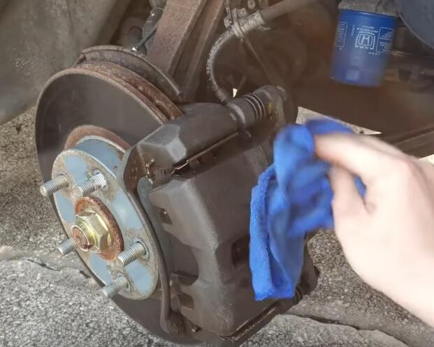 How-To-Paint-Brake-Calipers-without-Taking-Off-Any-Bolts-4