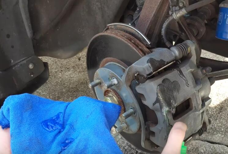 How-To-Paint-Brake-Calipers-without-Taking-Off-Any-Bolts-6