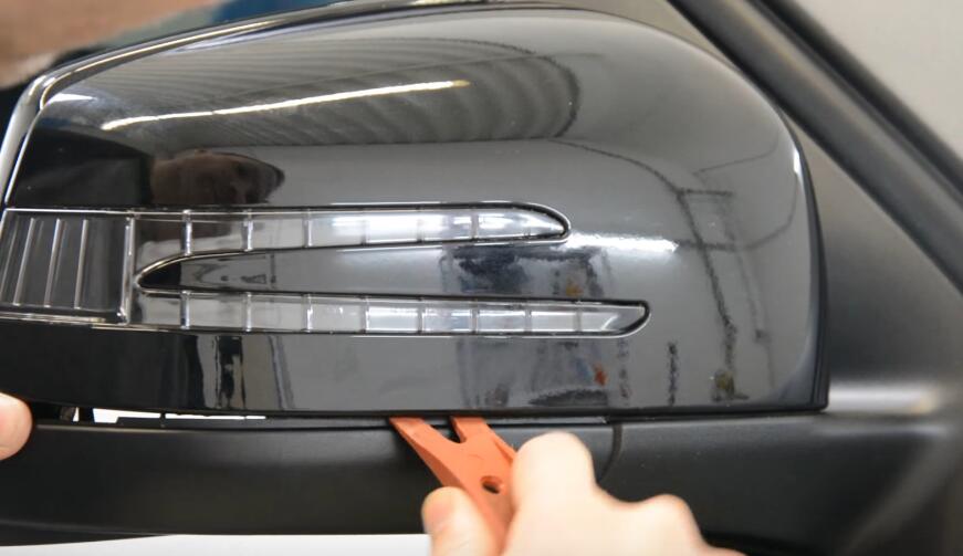 How-to-Remove-Mirror-Cover-and-Glass-for-Mercedes-Benz-ML-2012-5