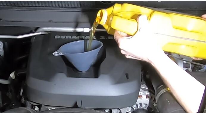 How-to-Do-Oil-Change-on-2.8-Duramax-Chevy-ColoradoGMC-Canyon-6