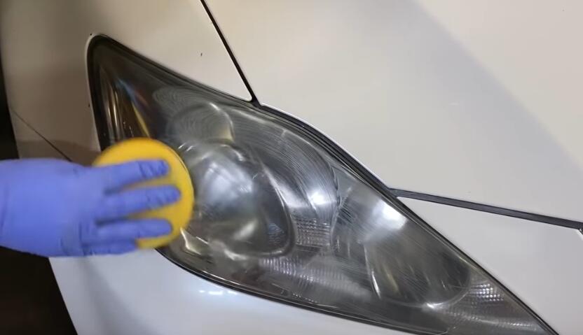 How-to-Polish-Headlight-on-Lexus-IS350-4