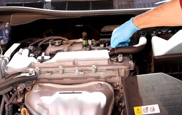 How-to-Take-Out-the-Fuel-Injectors-on-2017-Toyota-Camry-1-1