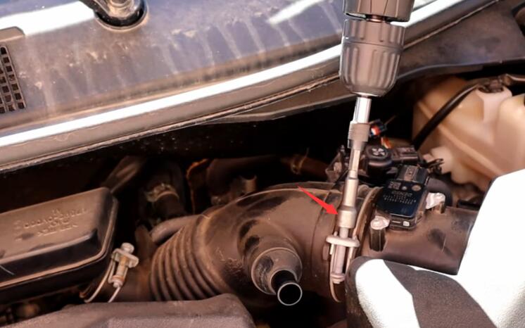 How-to-Take-Out-the-Fuel-Injectors-on-2017-Toyota-Camry-2