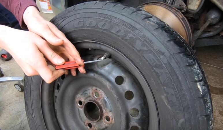 How-to-DIY-Replace-TPMS-Sensors-on-Honda-Vehicle-1