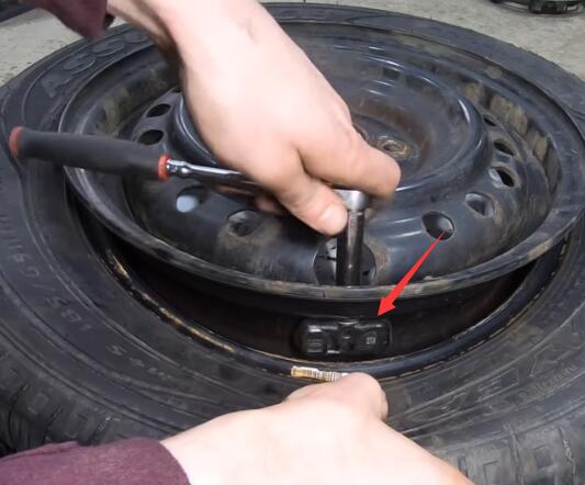 How-to-DIY-Replace-TPMS-Sensors-on-Honda-Vehicle-3