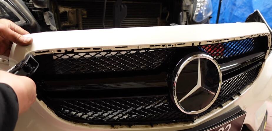 How-to-Install-E63-AMG-Grille-on-Mercedes-W212-2014-2016-facelift-models-14
