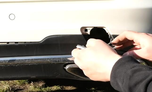 How-to-Install-E63-AMG-Rear-Diffuser-for-Mercedes-W212-5