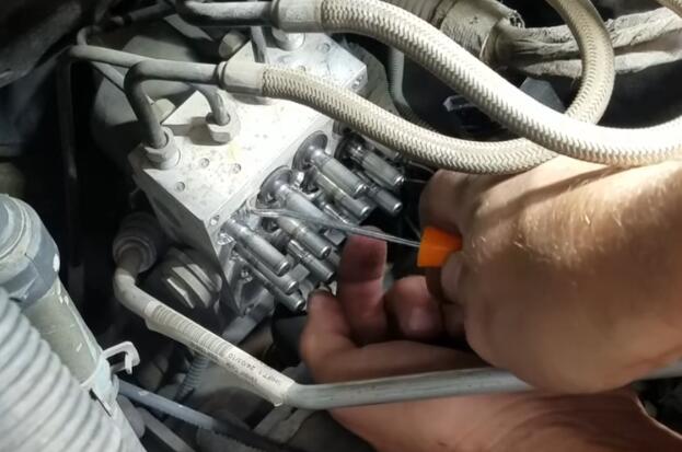 How-to-Repair-C2200-Code-ABS-Lights-On-for-DodgeChrysler-4