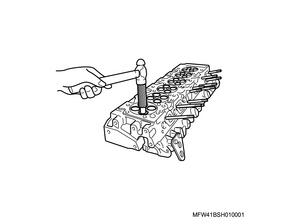 HITACHI-ISUZU-4HK1-Engine-Cylinder-Head-Assembly-Disassembly-Guide-12