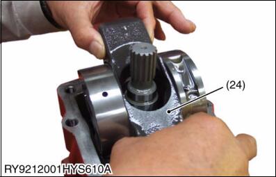 How-to-Disassembly-Pump-for-Kubota-U48-4-Excavator-11